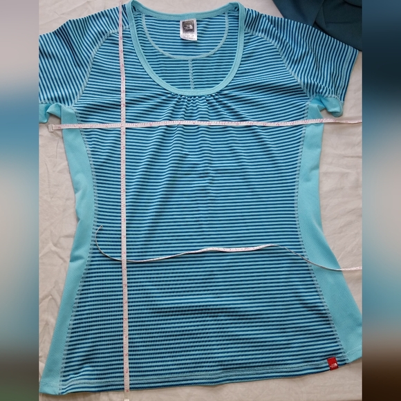 3 North Face REI and Columbia L tops - Picture 2 of 10